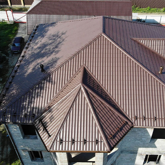 Монтаж сложной крыши и кровли в Сухом Логу и Свердловской области